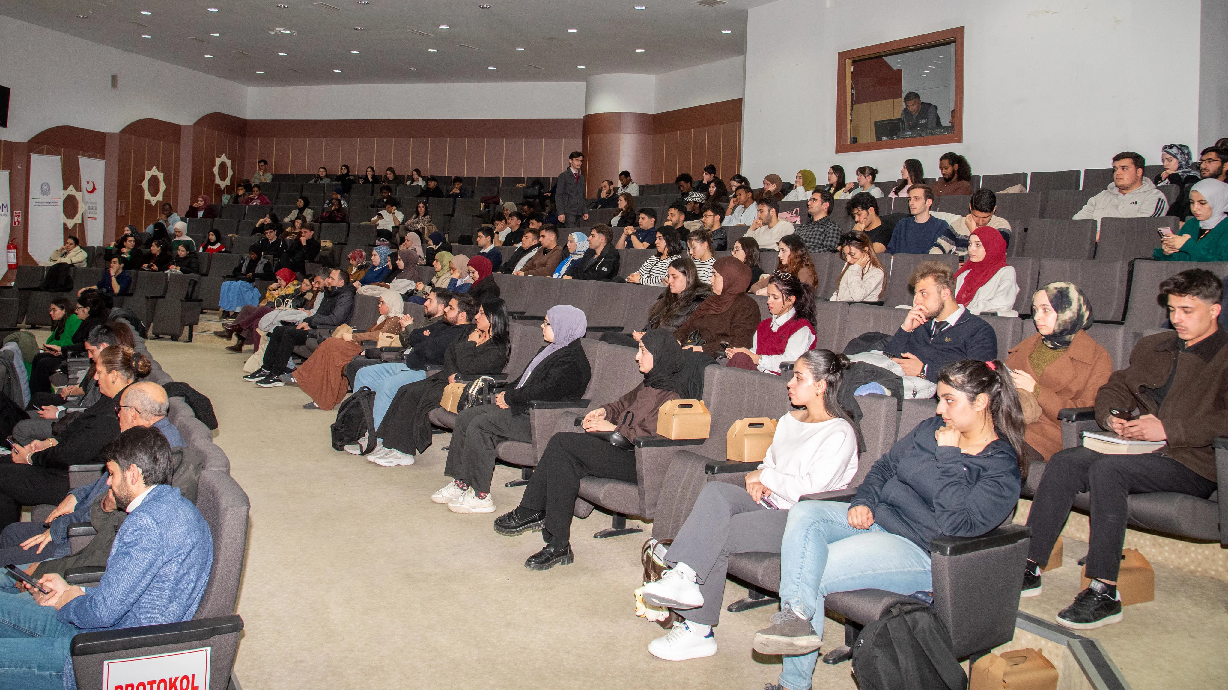 Uluslararası Öğrenciler için Üniversite Bilgilendirme Çalıştayı başladı